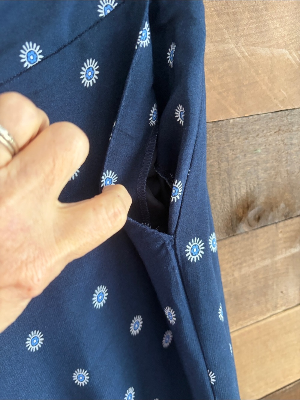 LOFT Fluid Pants with mosaic print wide leg - Picture 4 of 10
